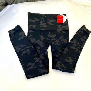 SPANX Camo Leggings - Dark Gray/ Black NWT